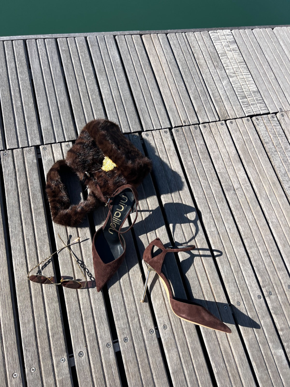 DECOLTE TACCO A SPILLO IN CAMOSCIO CON LISTINO ALLA CAVIGLIA - MARRONE