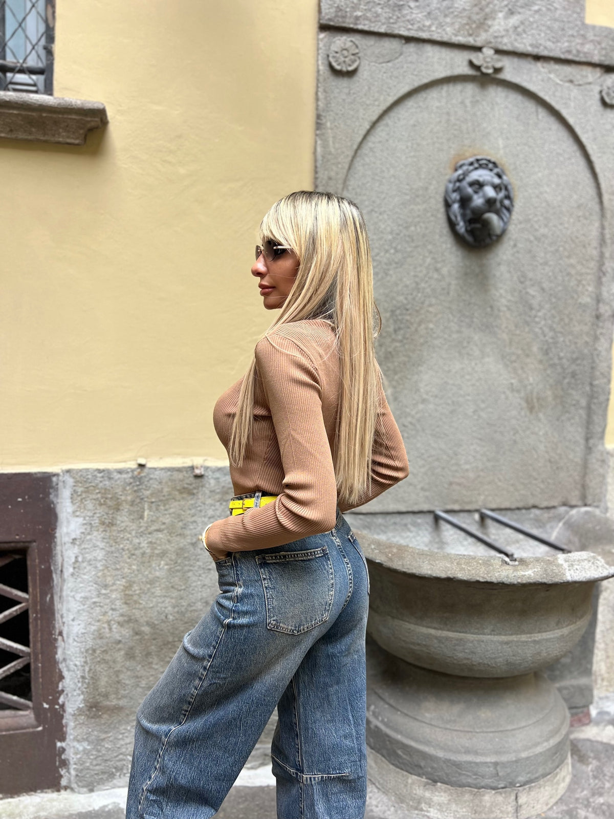 POLO DA DONNA CON BOTTONI DORATI - BEIGE