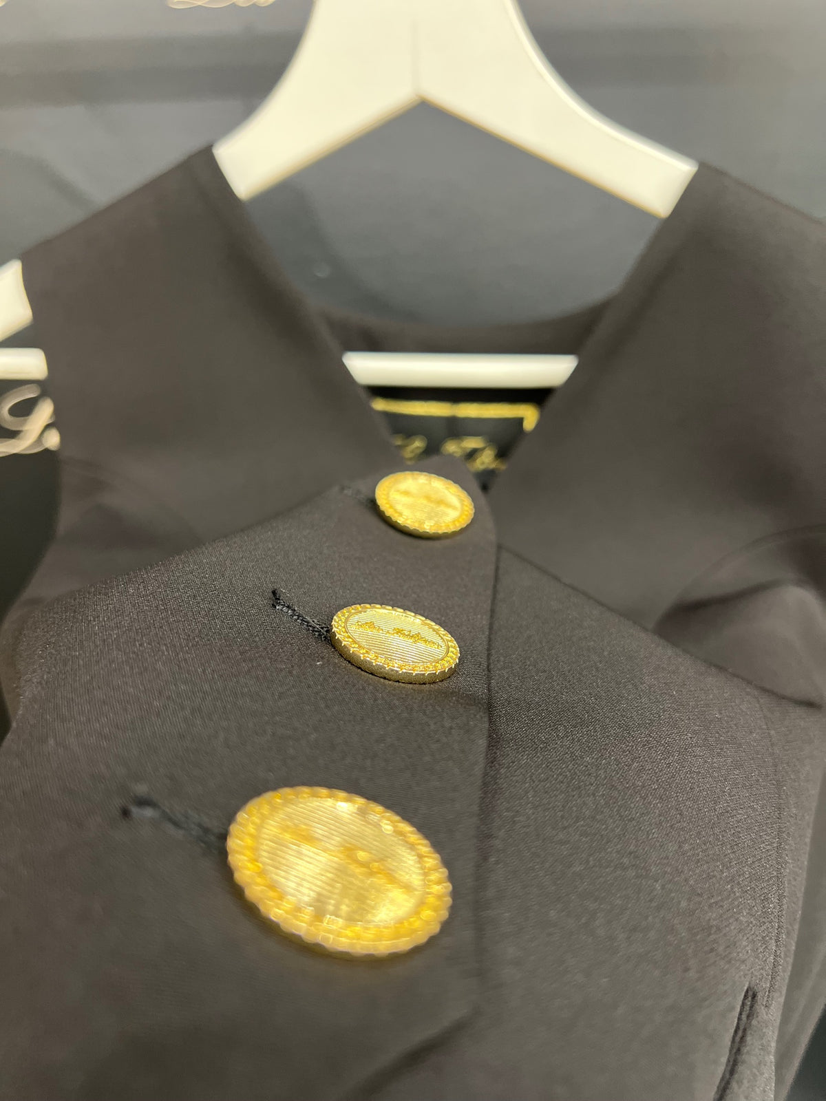 GILET BOTTONI ORO LOGATI - NERO