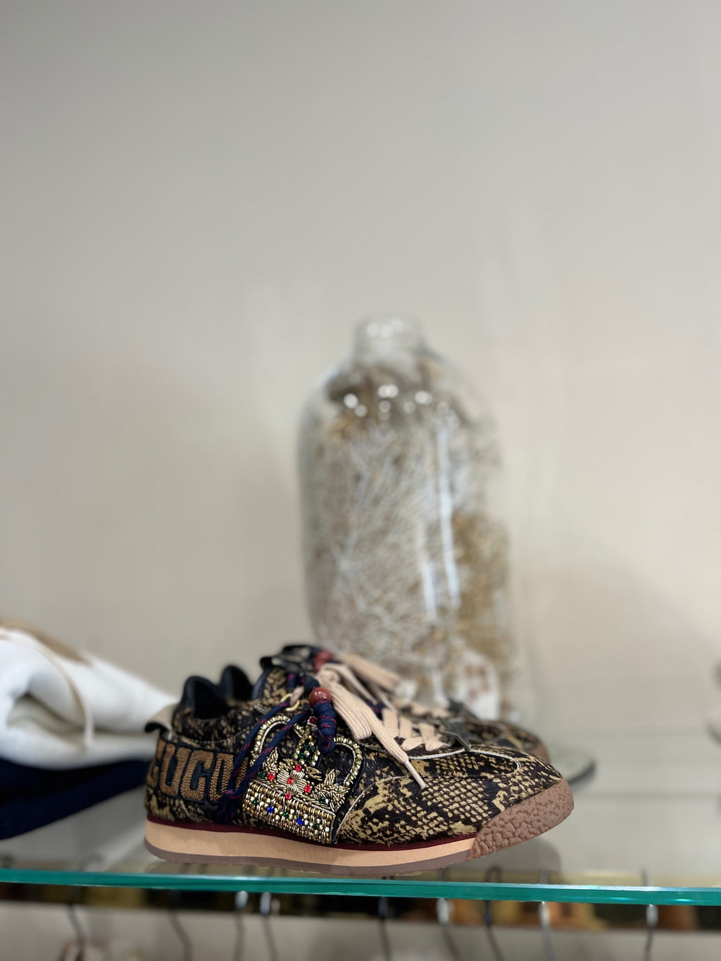SNEAKERS CON APPLICAZIONE CORONA STRASS - PITONE