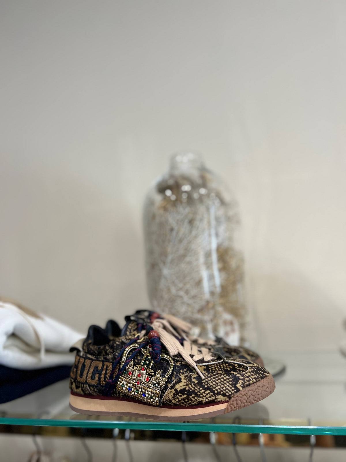 SNEAKERS CON APPLICAZIONE CORONA STRASS - PITONE