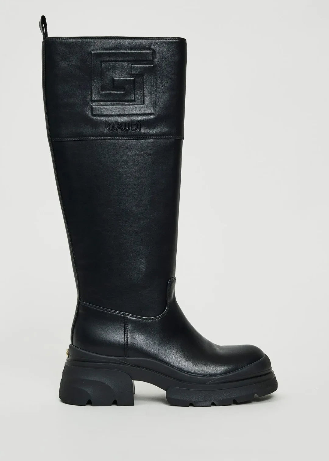 Stivale nero con logo in rilievo