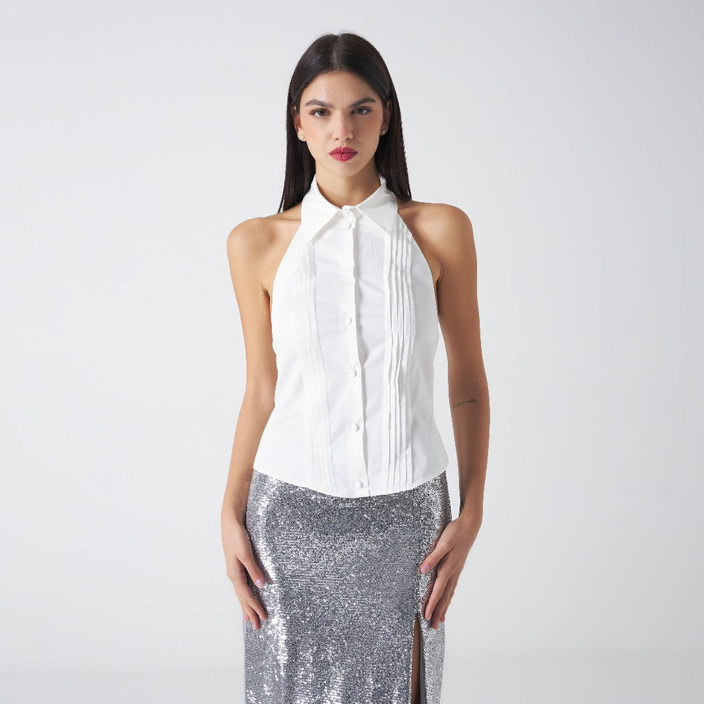 Colletto classico a camicia  Scollo halter  Pettorina frontale con pieghe, eleganti plissé   Chiusur