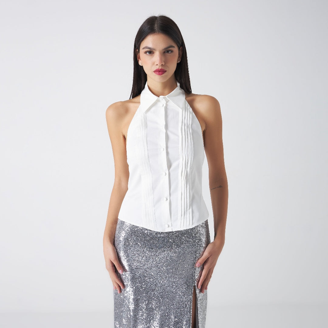 Colletto classico a camicia  Scollo halter  Pettorina frontale con pieghe, eleganti plissé   Chiusur