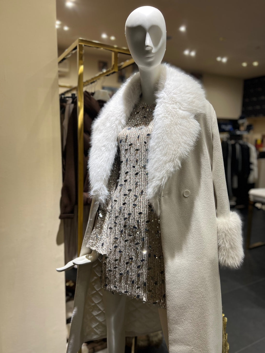 Cappotto con inserti in eco pelliccia e lurex anche nero
