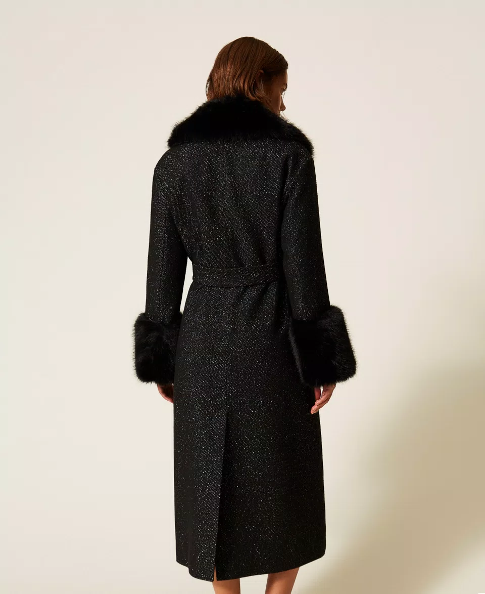 Cappotto con inserti in eco pelliccia e lurex