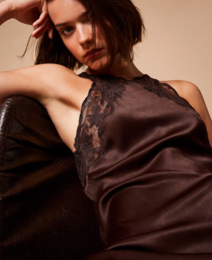 Abito lungo in raso di viscosa con ricamo